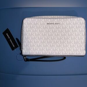 Medium white Michael Kors clutch